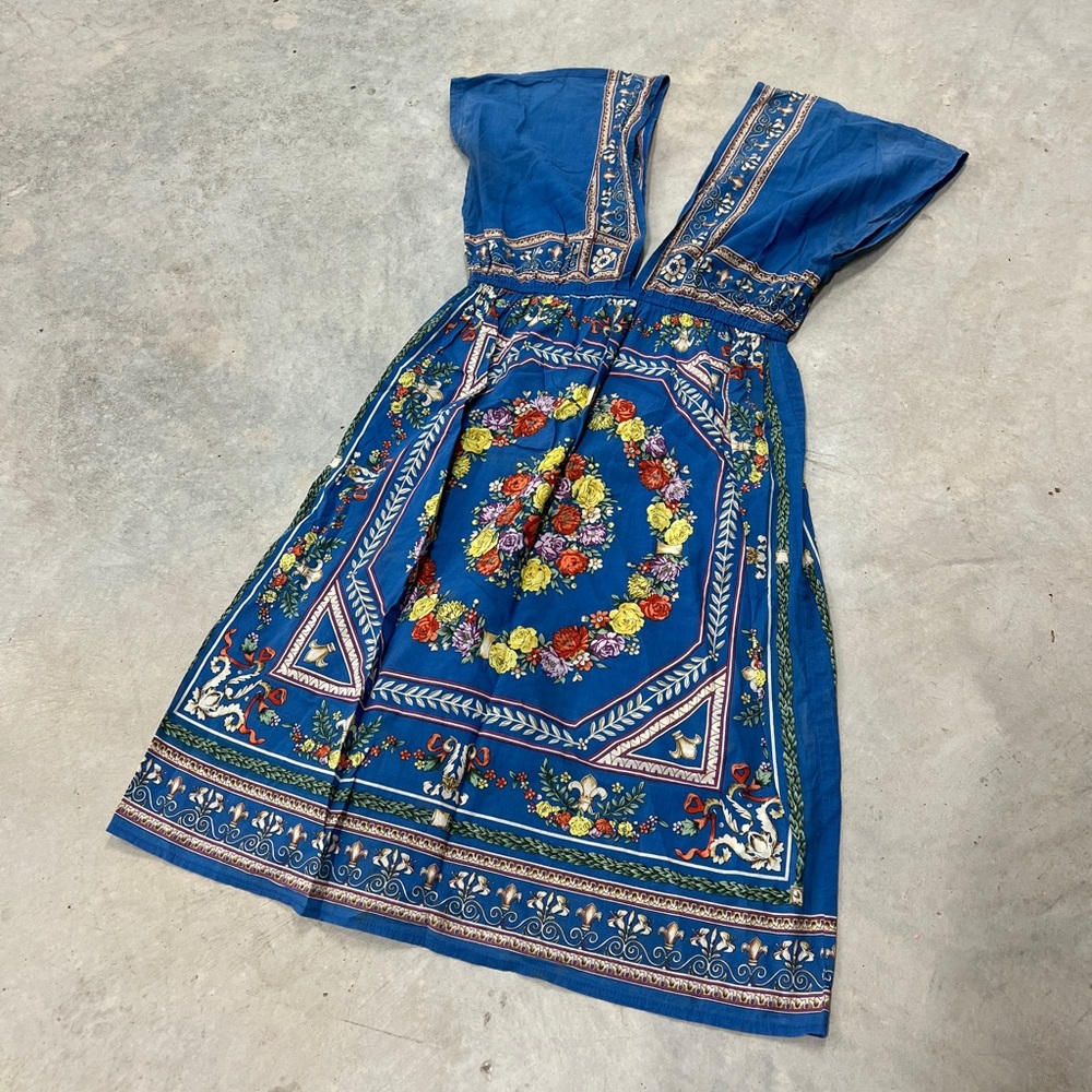 Cute floral summer dress.